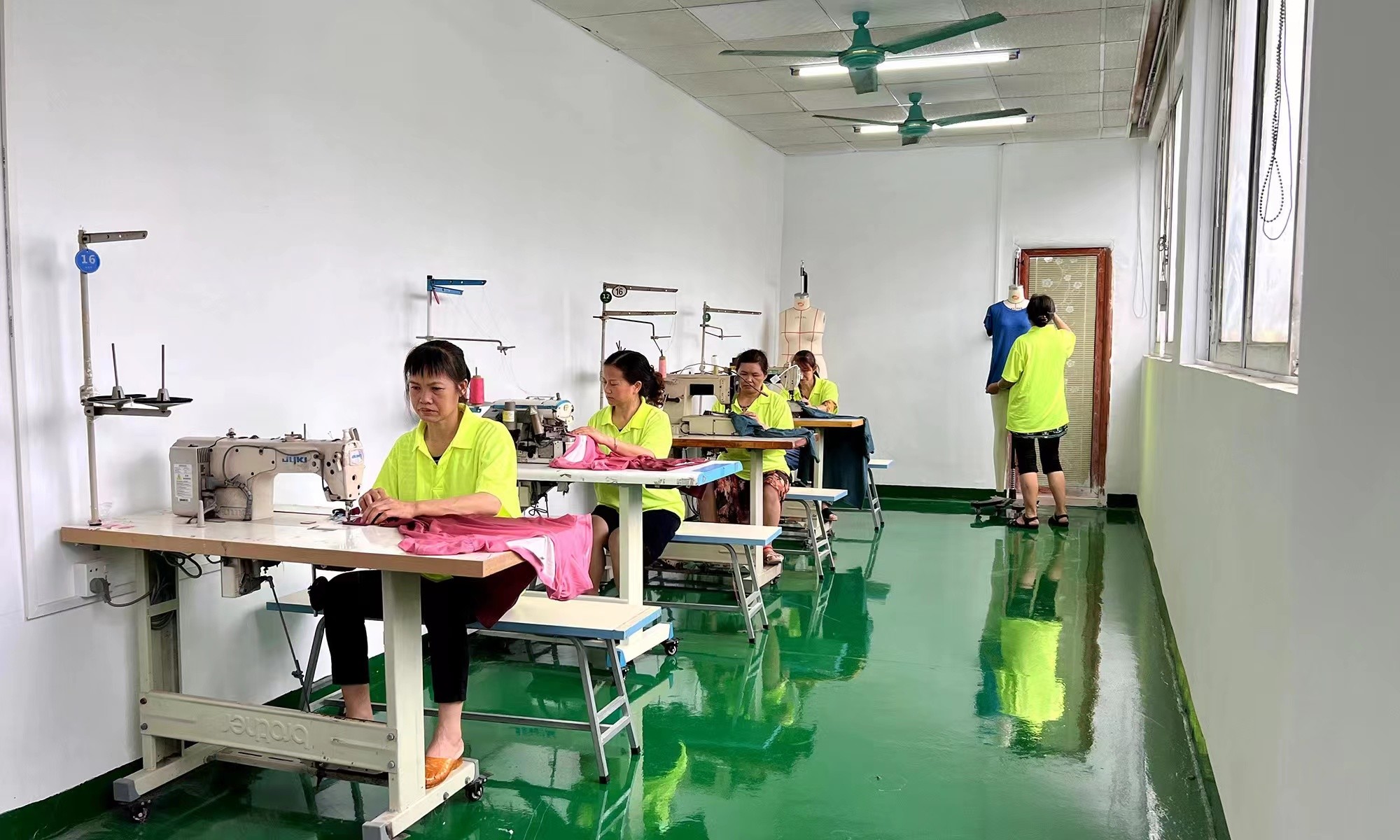 Guangzhou Vinas clothing technology Co., LTD dây chuyền sản xuất nhà máy