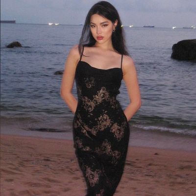 Chiếc váy sexy mùa hè với áo sơ mi không thể cưỡng lại