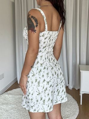 Vàng nhỏ sexy váy trượt Halter Slim Fit váy đường dây cổ váy
