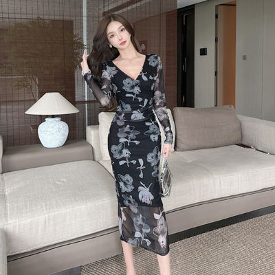Bức in lưới váy đùi sexy tay áo dài tay áo thấp lưng bọc đùi váy