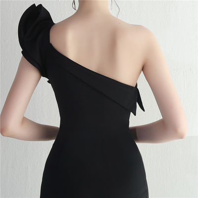 Một vai Slim Fit trang phục trang trọng Ruffled Edge Cover Hip thời trang sexy váy rạch