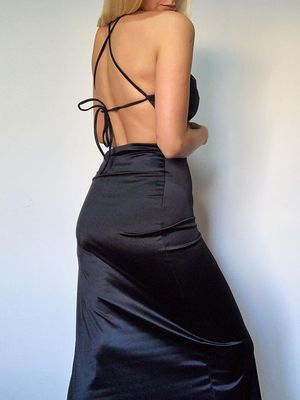 Thời trang bán nóng màu sắc rắn treo cổ không có lưng thắt lưng mỏng quấn váy hông sexy váy chia
