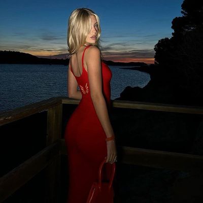 Phụ nữ mùa hè mới sexy một dòng cổ áo khoác bướm cháy mô hình thắt lưng Slimming váy