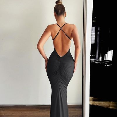 Chiếc váy đuôi cá màu mịn sexy