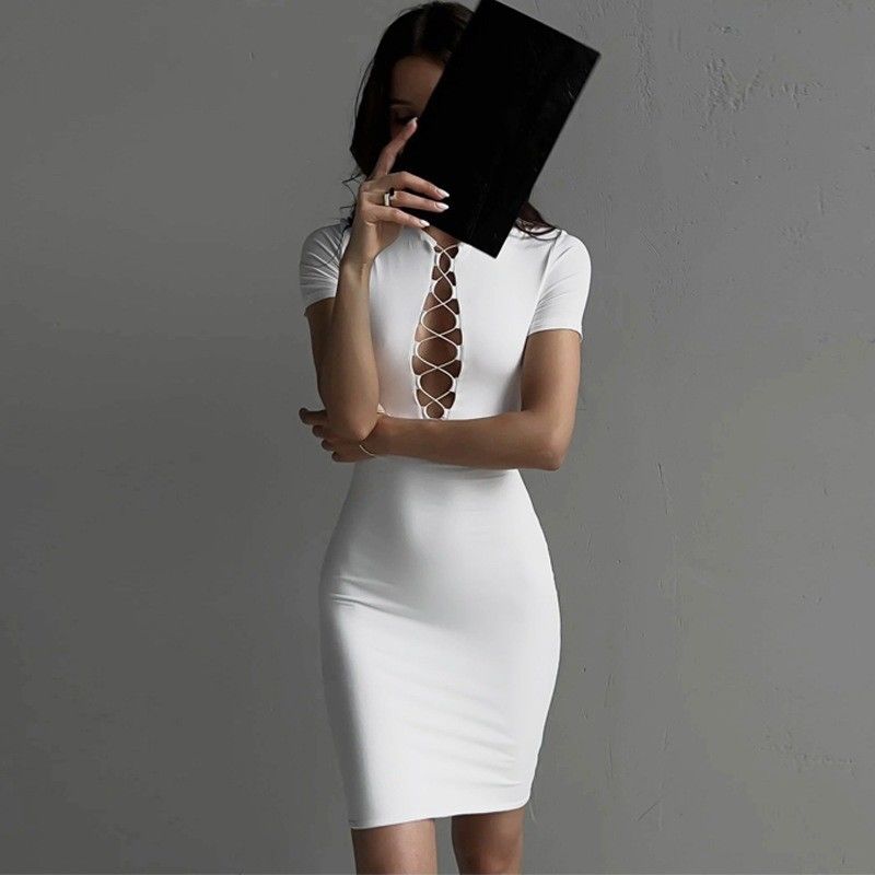 Phụ kiện thời trang Chiếc váy đùi ngực rỗng Slim Fit da trắng Chiếc váy kín sexy tay áo ngắn