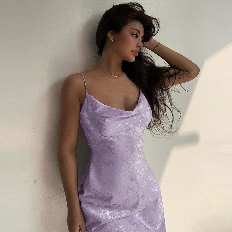 Phụ nữ mùa hè mới sexy đường cổ kiểu Pháp satin không có lưng dài váy